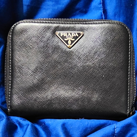 Prada Black Saffiano LEATHER Compact Zip Around Wallet.. - Picture 1 of 8